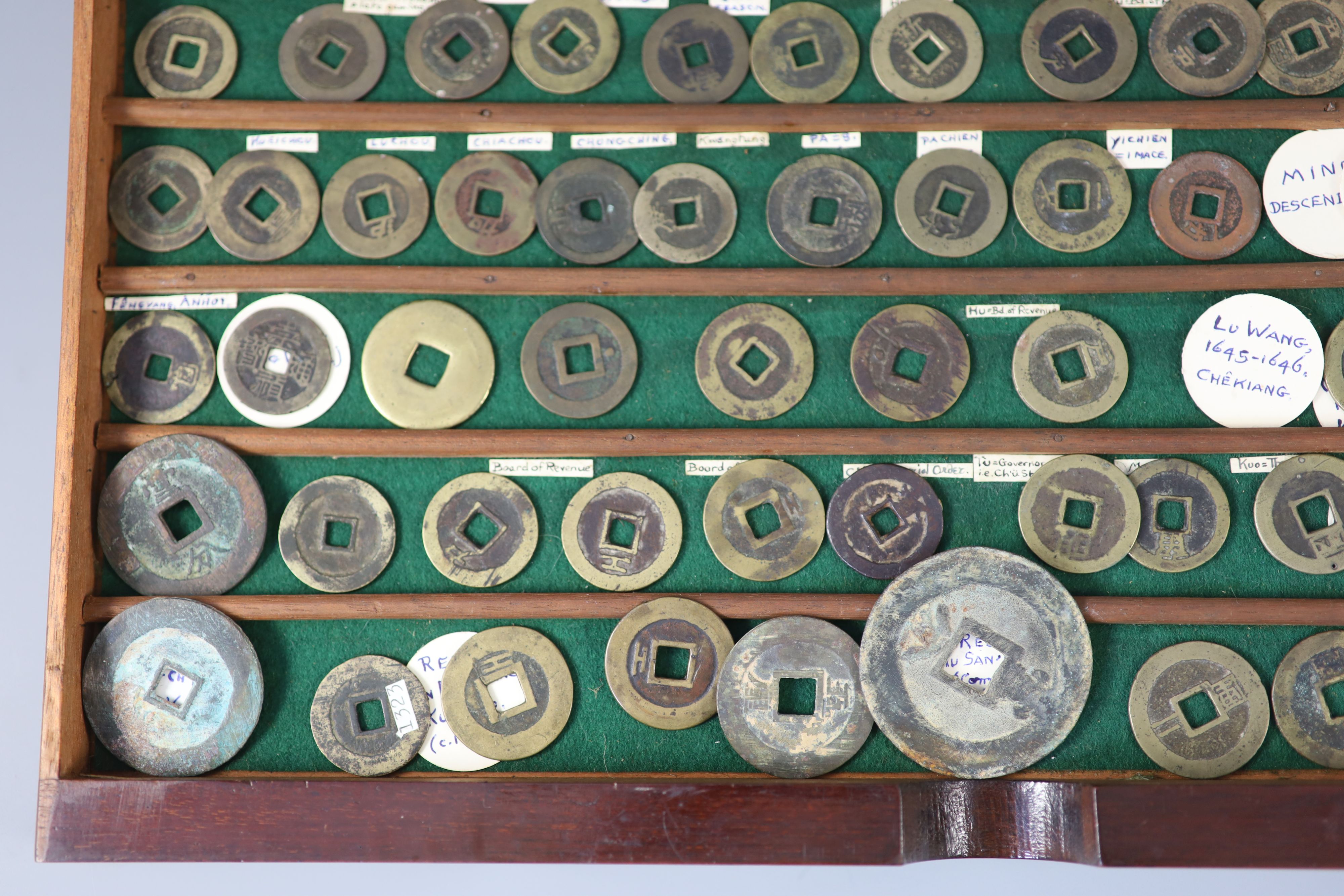 China, 115 bronze round coins, late Ming dynasty and post Ming rebels, (1620-1678)